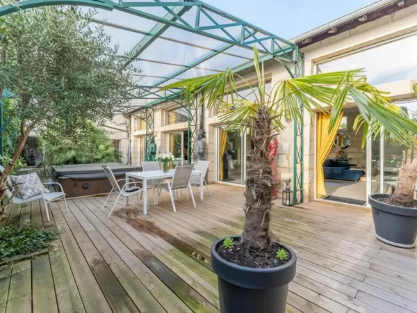 BORDEAUX-MAISON-400 m² HABITABLES-LUXE-TERRASSE-JACUZZI 