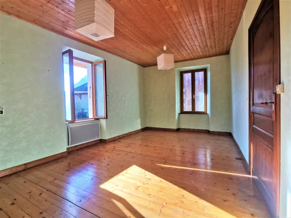 Maison Mitoyenne 140m2, à rénover 