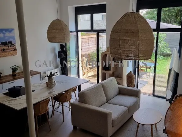Maison-duplex avec jardin et parking, à la Barrière du Médoc 