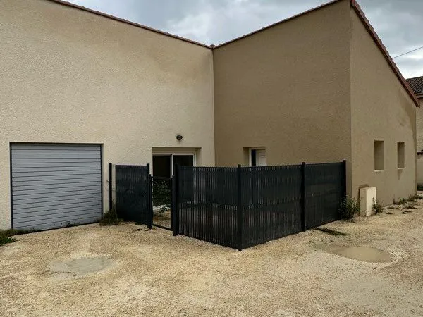 Maison 2 chambres avec grand garage 
