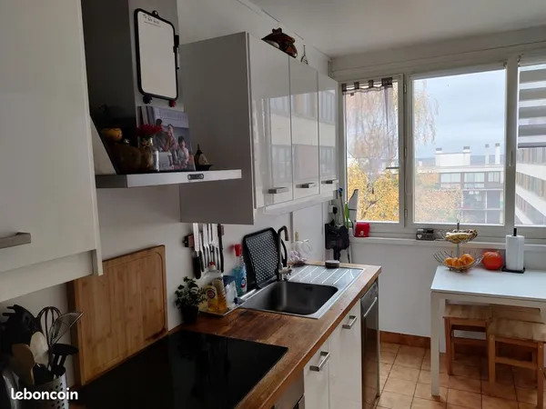 Superbe appartement - Balcon filant, vue insolite, chauffage & eau chaude inclus 