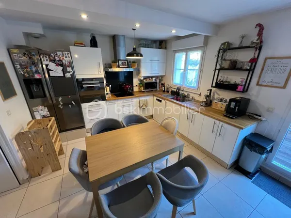 MAISON 86m2, 3CH + TERRASSE + 2 PLACES DE PARKING 