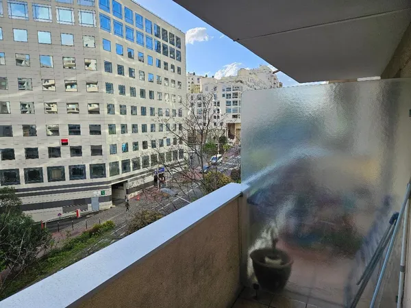 Studio meublé à Courbevoie - Place Victor Hugo 