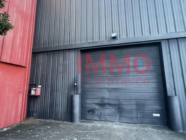 Local industriel 200 m² 