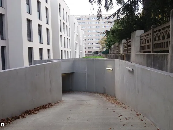 Parking/box 13 m² Villeurbanne 