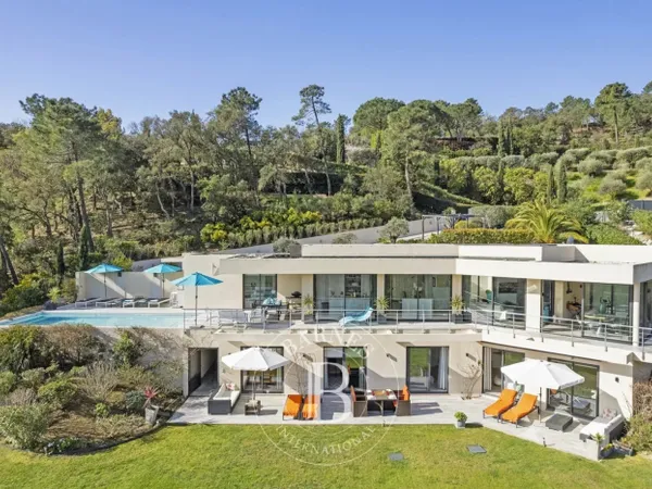 LOCATION SAISONNIÈRE - GRIMAUD - VUE MER - 4 CHAMBRES 