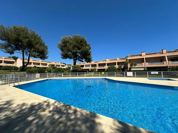 LE PRADET La Garonne - Appartement de type 2 - Parking - Emplacement privilégié à proximité de 