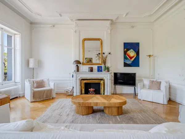 Appartement 5 pièces 247 m² 