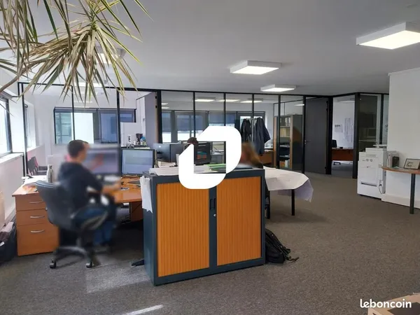 Bureau 128 m² 