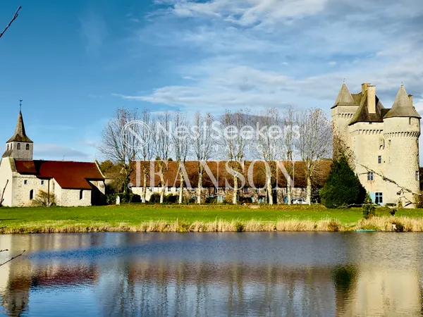 Château médiéval classé, rare, datant de la fin du XIVe siècle - Creuse, France 