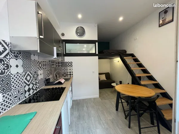 Studio renové et meublé Gratte ciel 