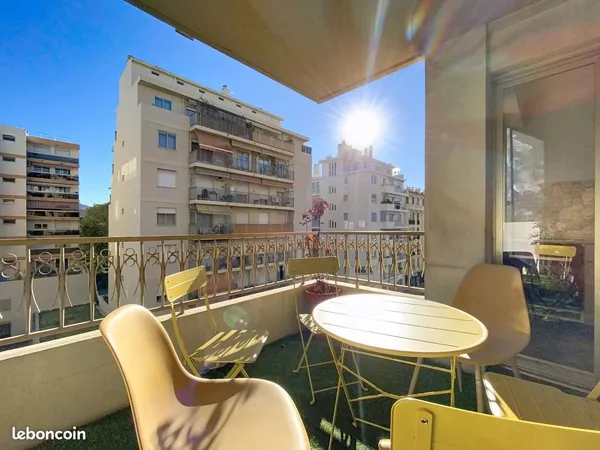 Studio 1 pièce 35 m² 
