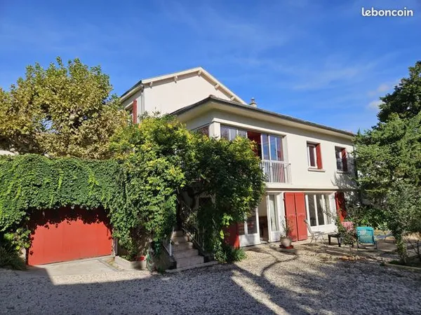 Maison 10 pièces 330 m² 