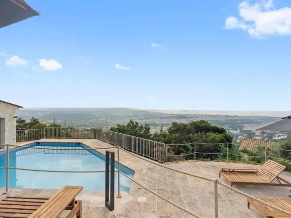 Villa rénovée de 4 chambres et vue mer panoramique à Mandeli 