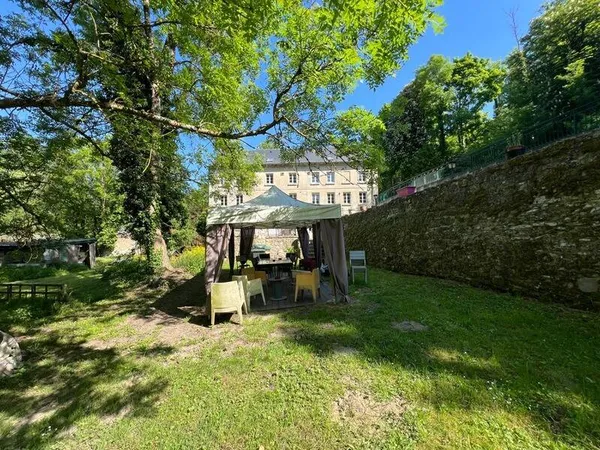 Local commercial 598 m² 