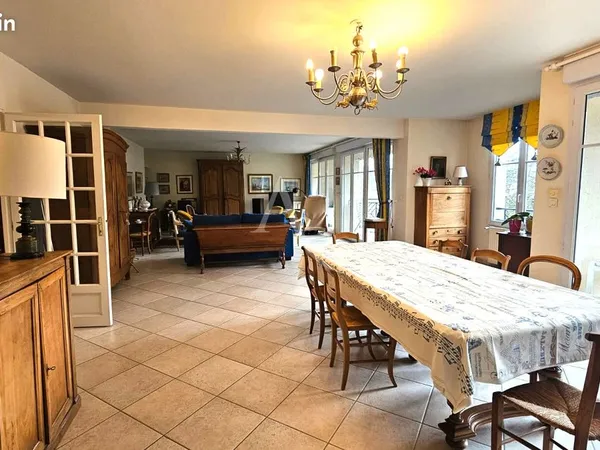 Appartement 3 pièces 165 m² 