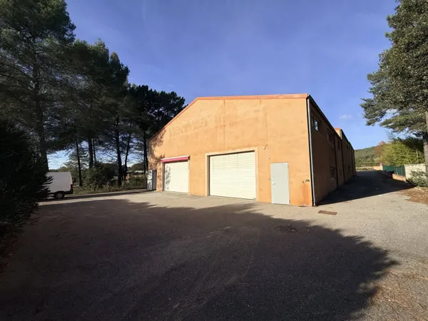 Local d'activité 240 m² 