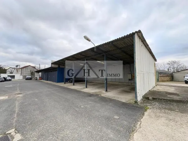 LOCAL COMMERCIAL AVEC EMPLACEMENTS DE PARKING - FORTE VISIBILITÉ AUTO 