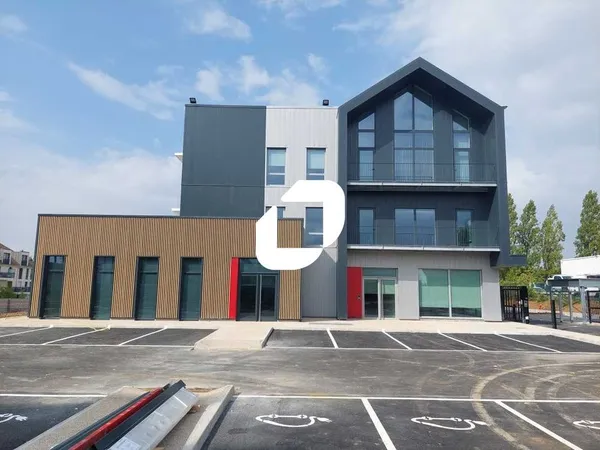 LOCAUX NEUFS ET ERP EN RDC - 2 859 m² divisibles à partir de 83 m² 