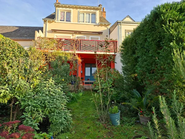 Maison de village avec jardin et garages Malicorne sur Sarth 