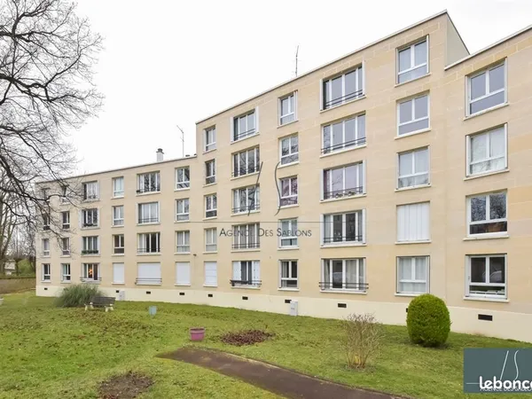 Studio 1 pièce 28 m² 