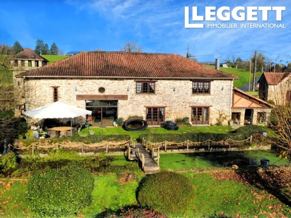 Superbe grange rénovée à St Yrieix la Perche ? 2,7 ha - vues imprenables. calme absolu, sans 