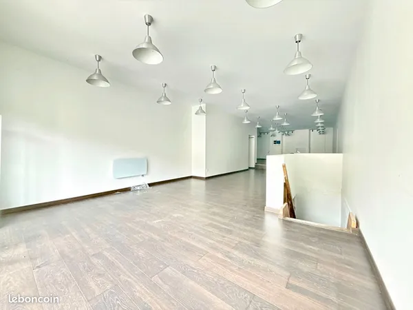 Garage, local commercial 71 m² TARASCON SUR ARIEGE 
