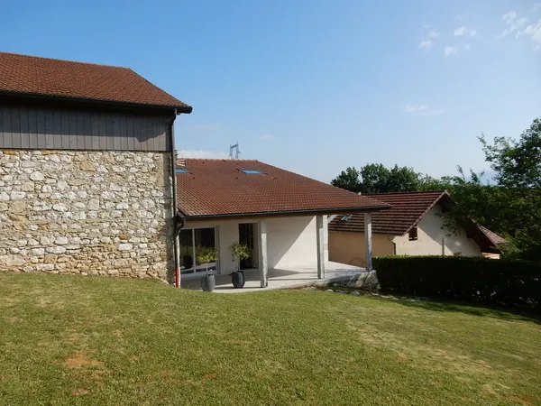 Maison en Pierre de 64m²hab + Grande (63m² au sol) sur 659m² de terrain 