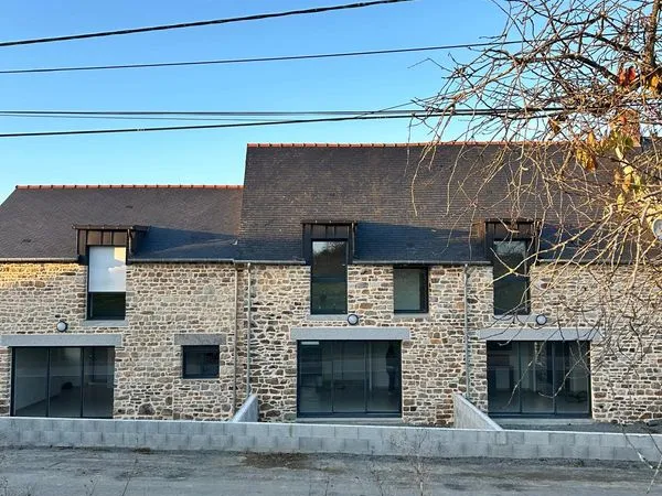 Maison en pierre neuve A84 