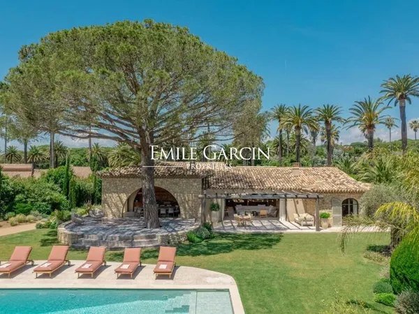 Propriété à la location - Saint-Tropez - A pied de la plage, domaine privé avec tennis 