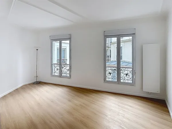 PARIS 15 - STUDIO EN PRAFAIT ÉTAT MÉTRO PASTEUR 