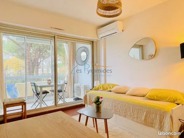 Studio 1 pièce 20 m² 