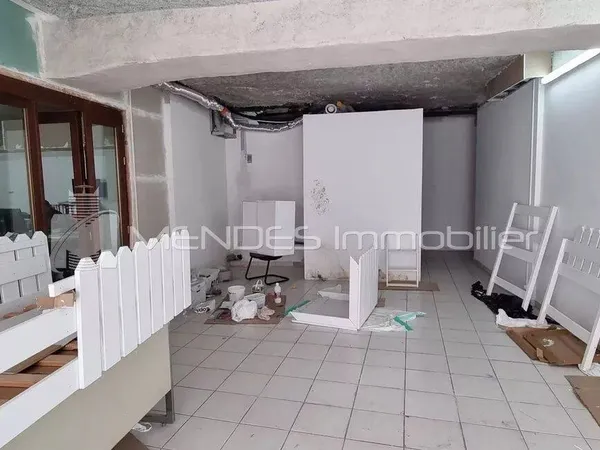 Local commercial 111 m² 