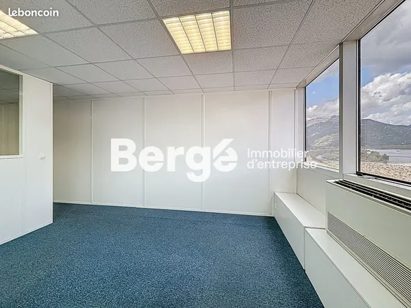 Bureaux 56 m² Carros 