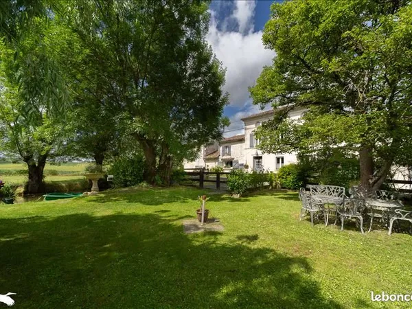 Maison 8 pièces 227 m² 