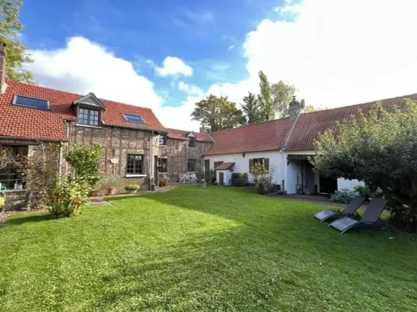 Maison de charme 239m² 10 pièces sur terrain de 2100m² 