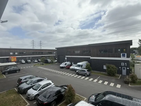 A LOUER - Local d'activités 300 m² - CORMEILLES-EN-PARISIS 