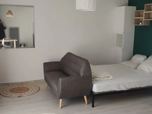 Studio meublé 24 m² + terrasse + parking privé 