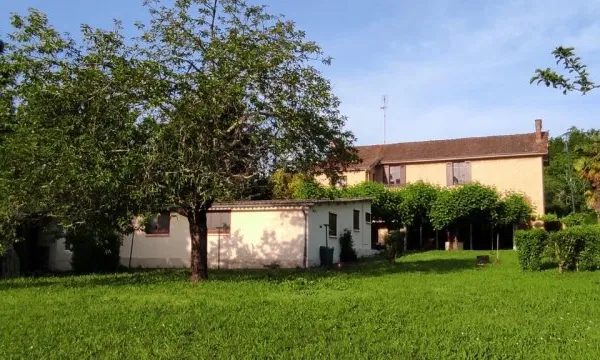 IDEAL PROFESSION LIBERALE MAISON DE BOURG EN PIERRE DE 170MÂ² HA