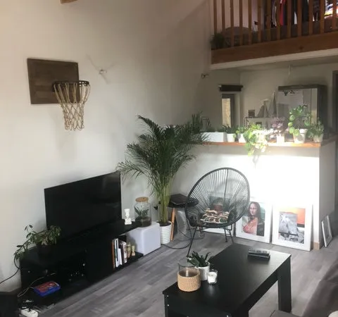 Studio non meublé à Villeneuve les Avignon 