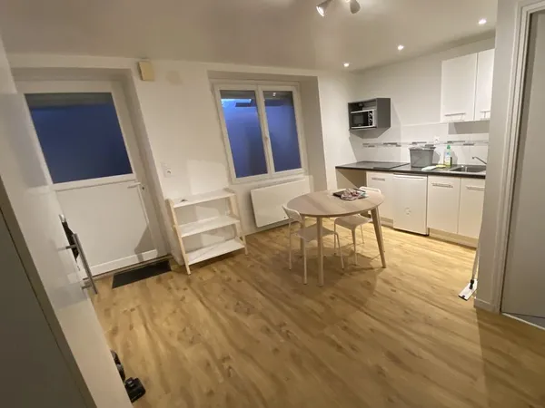 Appartement rénové de 22m2 à louer 