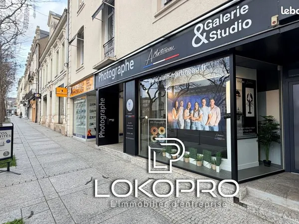 Local 392 m² Cholet 