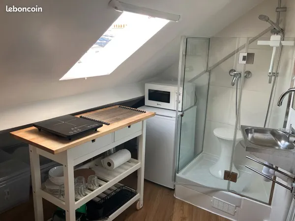 Espace de travail entièrement équipé situé rue Lécluse dans le 17ème 