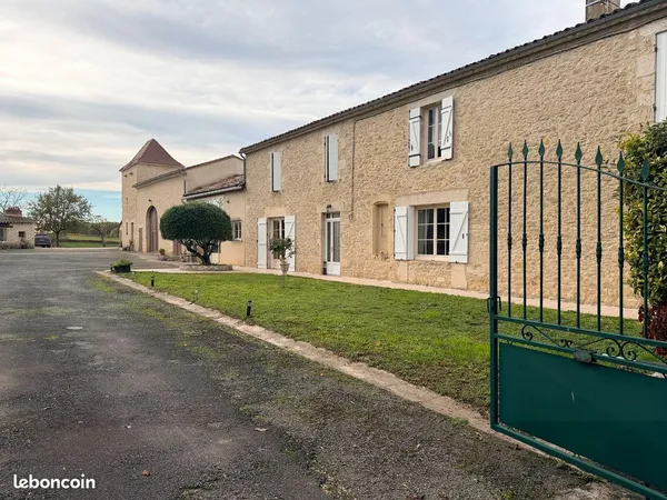 Propriété 9 pièces 330 m² 