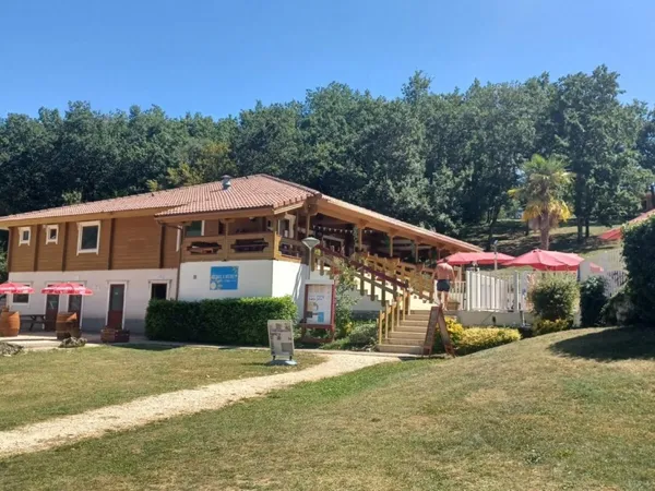 Bâtiment commercial de 350m² avec activité bar/snacking 