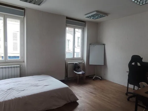 Maison de ville pour habitation ou activité commerciale . Prix En Forte Baisse. 