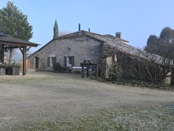 Magnifique domaine avec piscine, dépendances et installation 