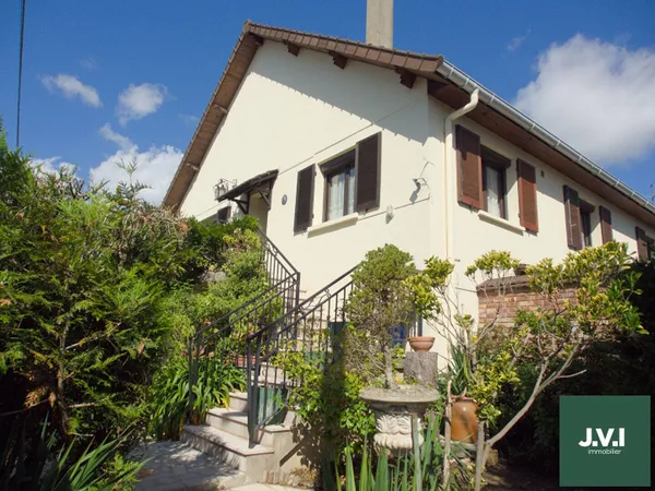 Maison 9 pièces 230 m² 