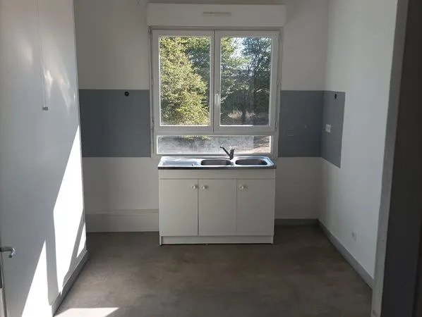 Location Appartement 62m² DESCARTES 