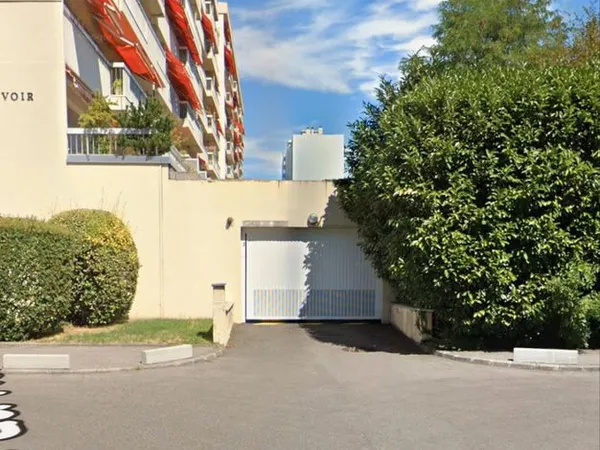 Place de parking en garage fermé 